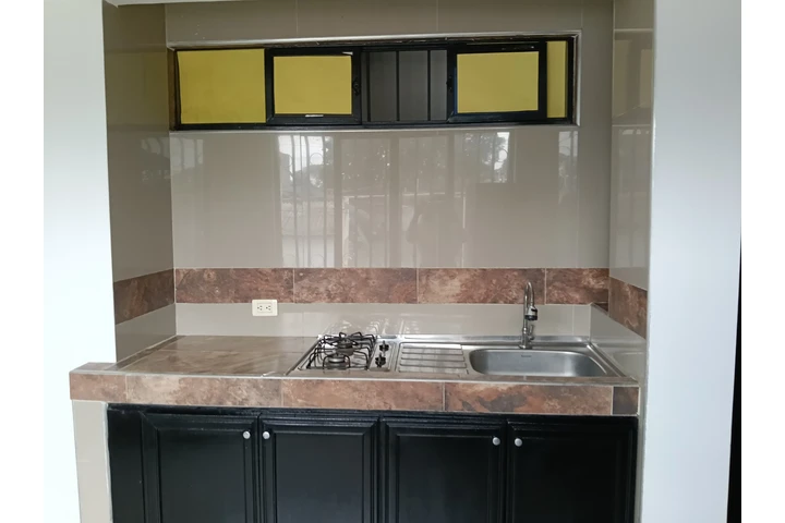 $550000 : Alquiler de estudio dama sola image 1