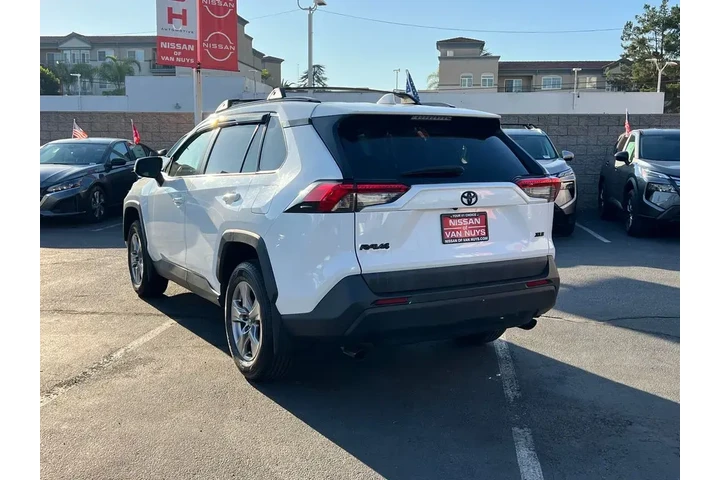 $25998 : Toyota RAV4 2022 XLE 4dr SUV image 4
