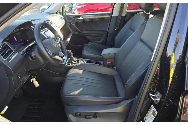 $23992 : Volkswagen Tiguan 2024 Wolfs image 8