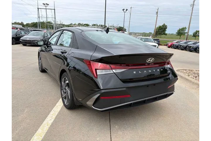 $27498 : Hyundai ELANTRA Hybrid 2025 image 3