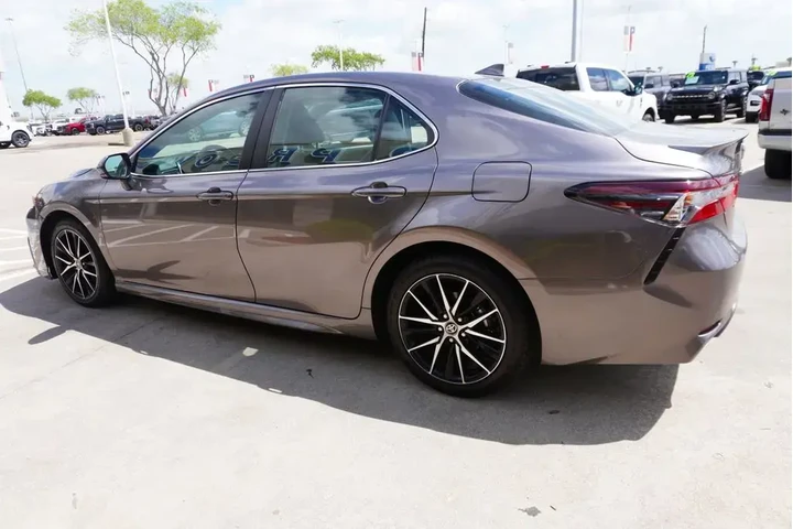 $27988 : Toyota Camry 2024 AWD SE 4dr image 4