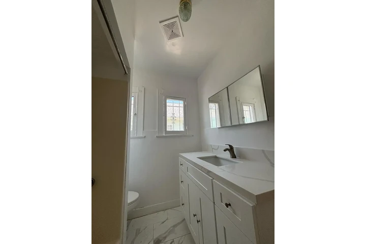 $675 : En renta cuarto image 3