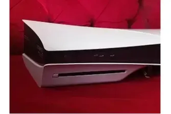 PlayStation 5 con juegos image 2