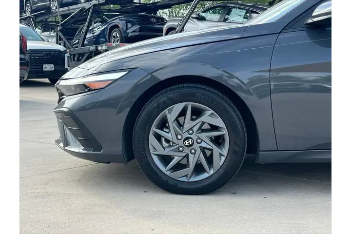 $19999 : Hyundai ELANTRA 2024 SEL 4dr image 8