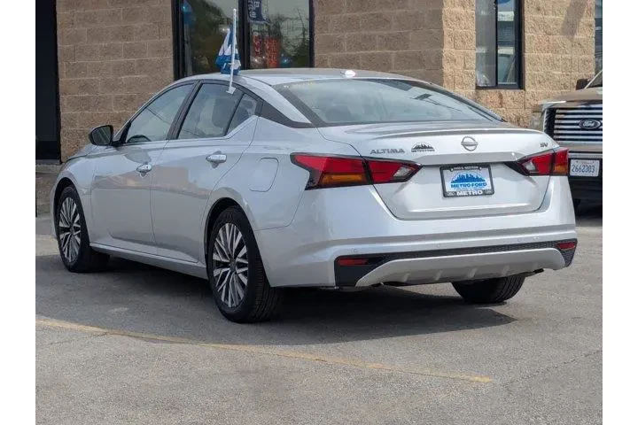 $20899 : Nissan Altima 2024 2.5 SV 4d image 6