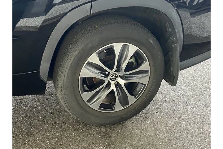 Toyota Highlander 2021 AWD X image 10