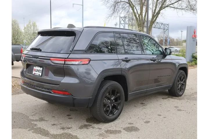 $29277 : Jeep Grand Cherokee 2024 4x4 image 10