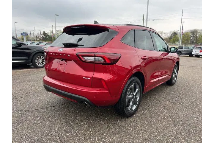 $24945 : Ford Escape 2023 AWD ST-Line image 4