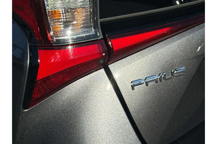 $25075 : Toyota Prius 2020 L Eco 4dr image 6