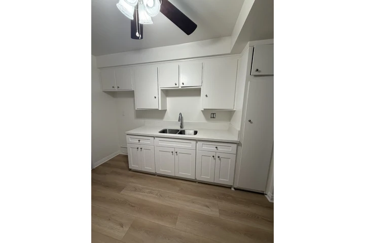 $2295 : Westwood 2 Bd 1 Bath $2,295 image 9