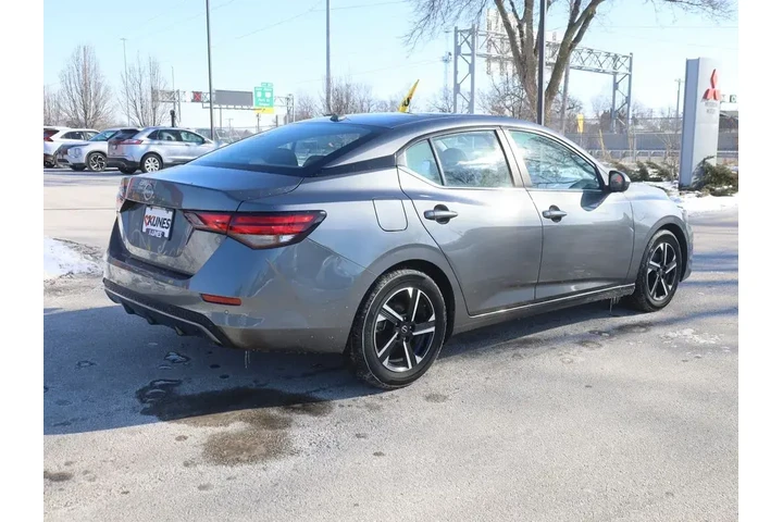 $18977 : Nissan Sentra 2025 SV 4dr Se image 8