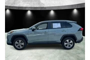 $24985 : Toyota RAV4 2023 AWD XLE 4dr thumbnail