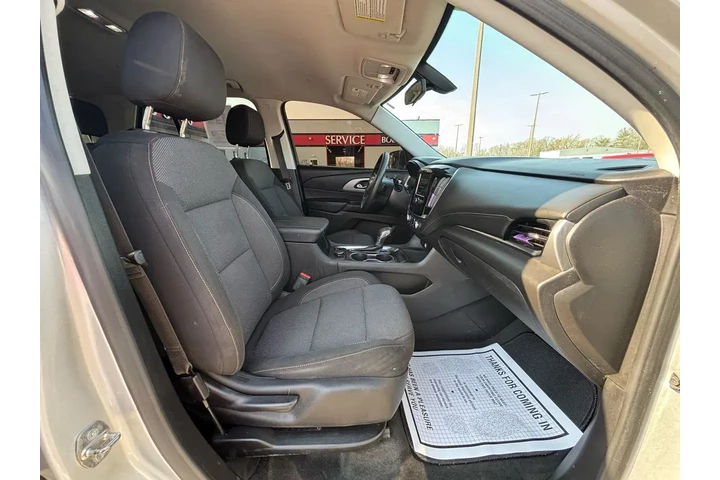 2021 Traverse AWD 4dr LS w/1LS image 9