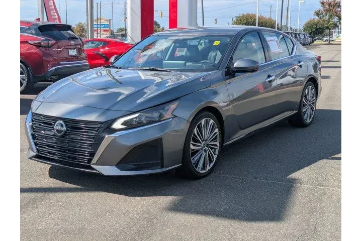 $21792 : Nissan Altima 2023 2.5 SL 4d image 1