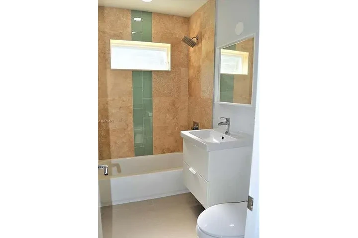 $1570 : Listo En North Miami image 7