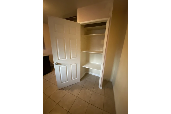 $1900 : 1 Bd en Compton y central image 1