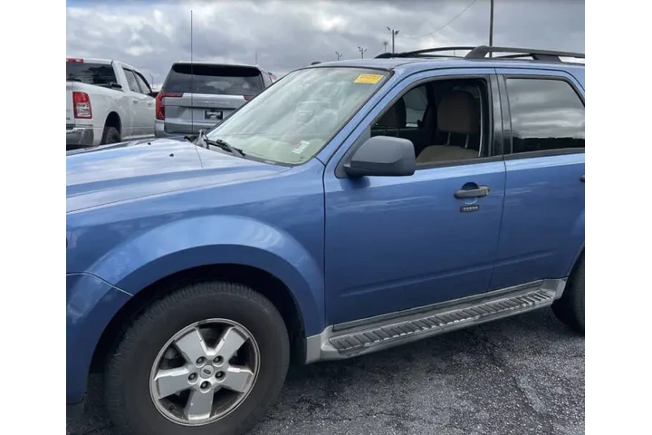 $3999 : 2009 Escape XLT image 3
