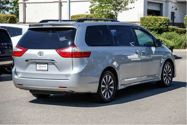 $28992 : Toyota Sienna 2019 AWD XLE 7 image 5