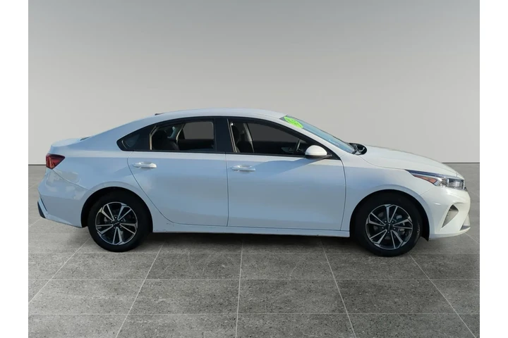 $19900 : Kia Forte 2024 image 8