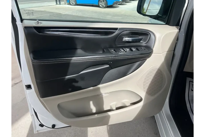 $10500 : 2017 Grand Caravan SXT image 10