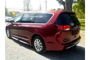 $13774 : 2018 Pacifica Touring-L FWD thumbnail