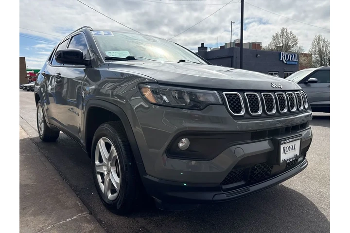 $25995 : 2023 Compass Latitude 4x4 image 2