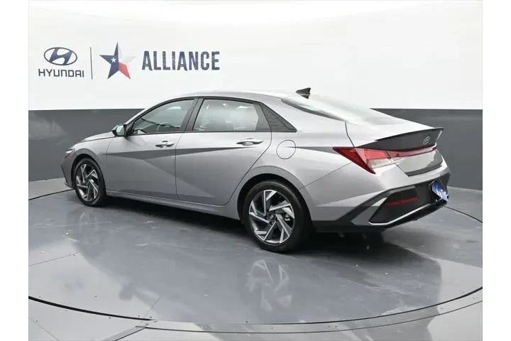 $20000 : Hyundai ELANTRA 2025 SEL Spo image 4