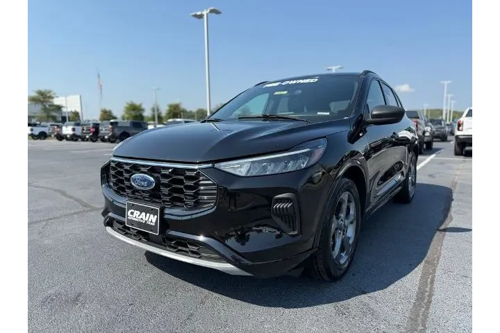 $17779 : Ford Escape 2023 ST-Line 4dr image 3