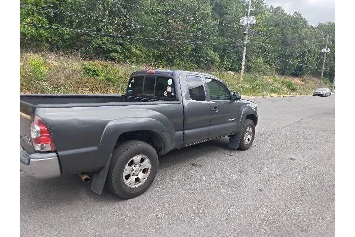 $13690 : Toyota Tacoma 2013 4x2 PreRu image 3