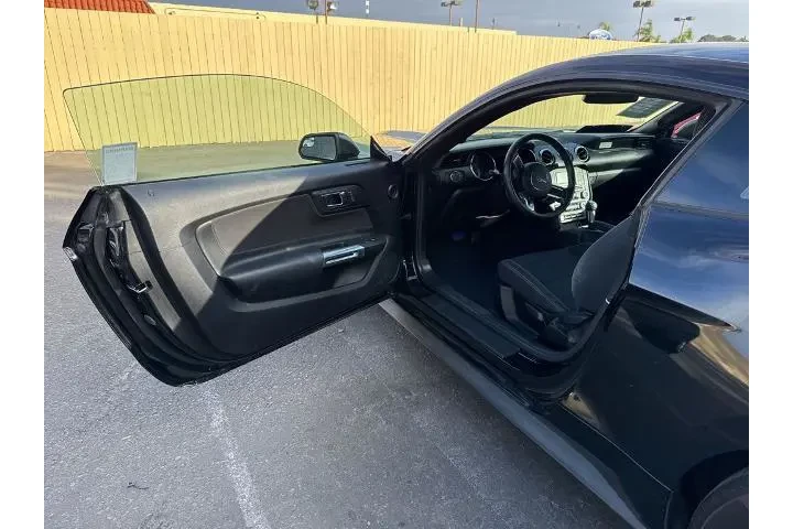 $15000 : Ford Mustang 2017 V6 2dr Fas image 5