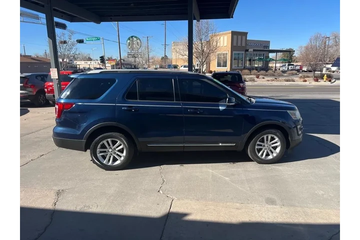 2021 Explorer XLT AWD image 4