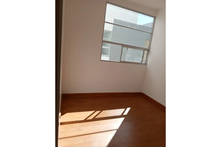 $90 : Se alquila habitación norte de image 2