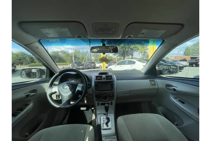 2013 Corolla L image 5