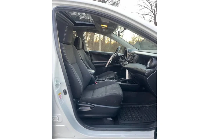 $11500 : 2016 RAV4 XLE image 7