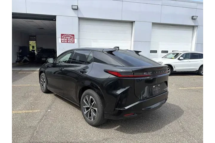 $30943 : Lexus RZ 450e 2023 AWD Premi image 8