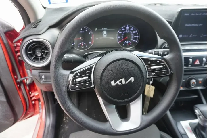 $14988 : Kia Forte 2022 LXS 4dr Sedan image 9