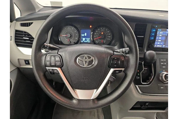 $26998 : Toyota Sienna 2017 LE 7-Pass image 10