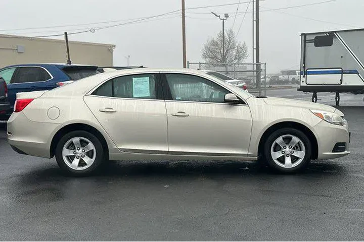 $9921 : Chevrolet Malibu Limited 201 image 3