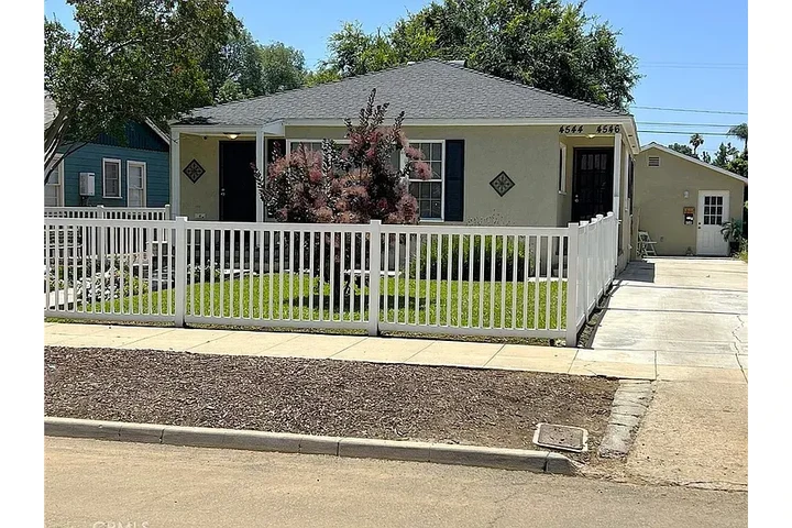 $900 : Fully Remodeled 2 Bedroom | 1 image 2