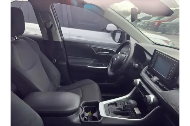 $19750 : Toyota RAV4 2019 XLE 4dr SUV image 4