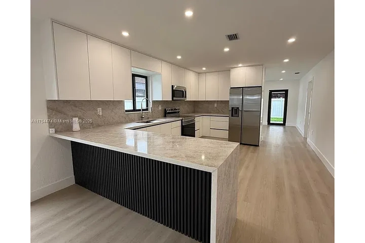 $220000 : Hermosa casa en venta florida image 2
