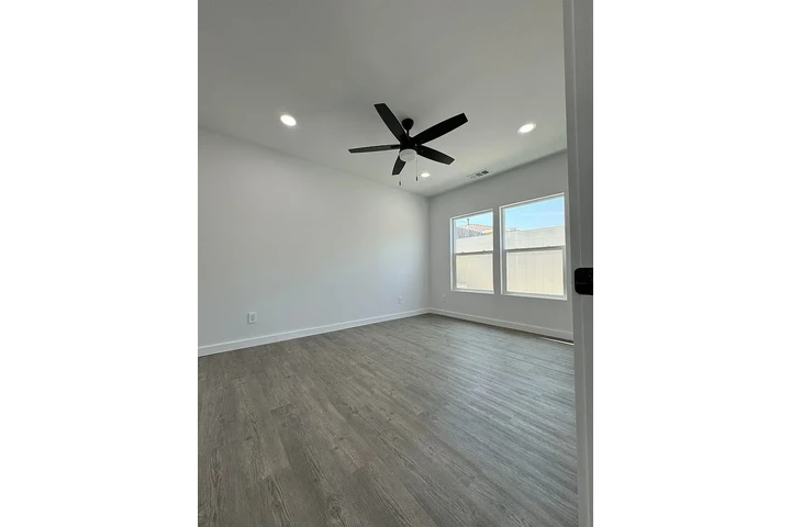 $800 : Nueva belleza de Lakewood 2 ! image 3