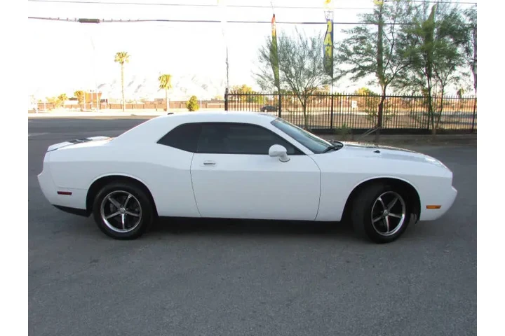 $8995 : 2010 Challenger SE image 4