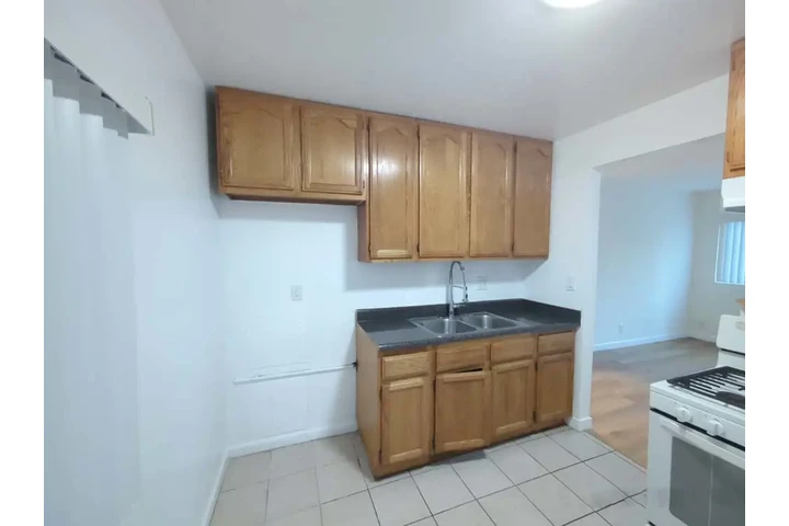 $2195 : 9815 Imperial Hwy Unit 37 image 7