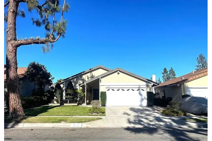 $2350 : 3 BEDROOMS, 3.5 BATH HOUSE image 1