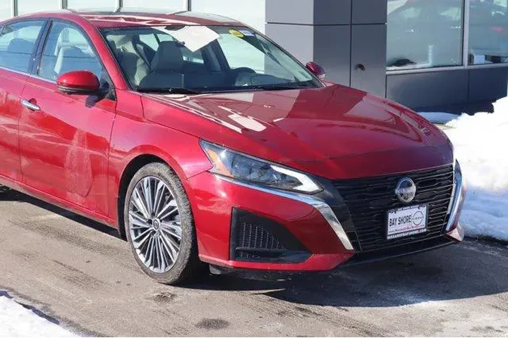 $25756 : Nissan Altima 2025 2.5 SL 4d image 3