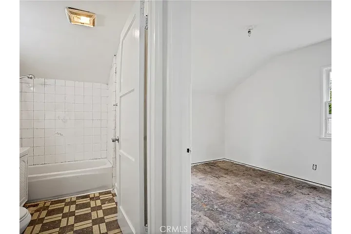 $1150 : 6701 Matilija Ave, Van Nuys, C image 10