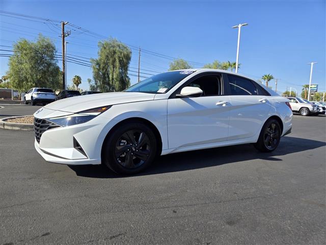 $19746 : Pre-Owned 2022 Elantra SEL image 2