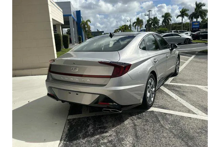 $20713 : Hyundai SONATA 2023 SEL 4dr image 6