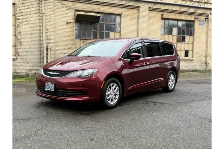 2018 Pacifica LX image 3